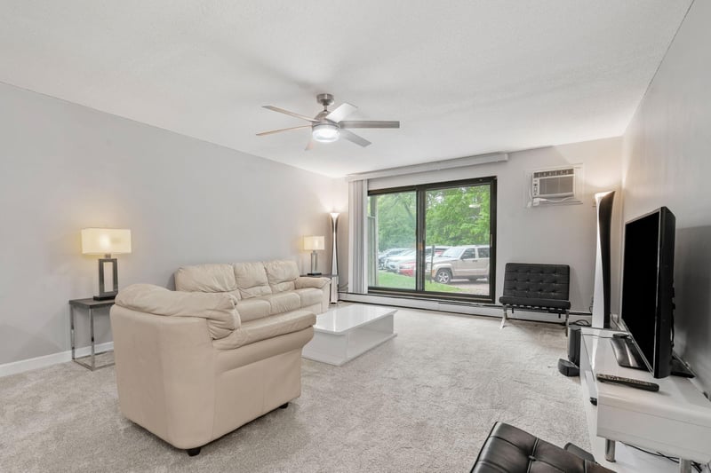 2009 E 122nd St #C8, Burnsville, MN 55337