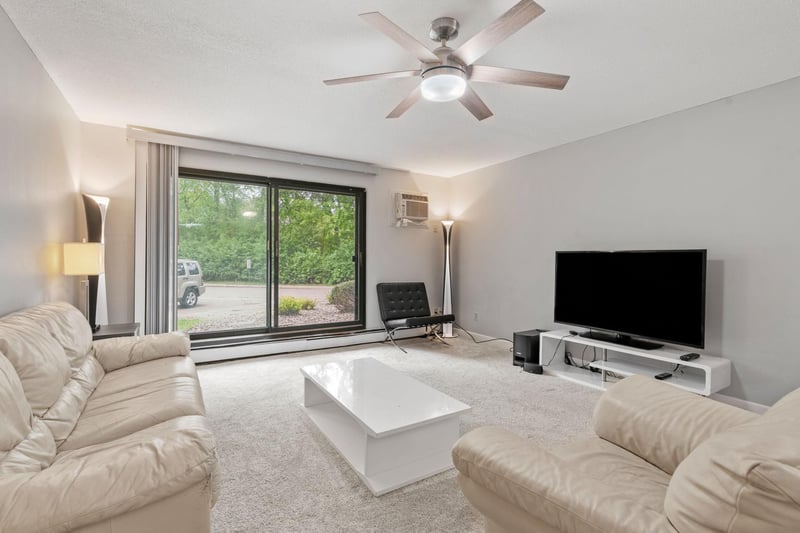 2009 E 122nd St #C8, Burnsville, MN 55337