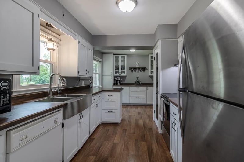 360 N Park Ave, Le Center, MN 56057