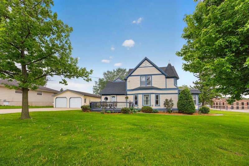 126 1st St E, Stewartville, MN 55976