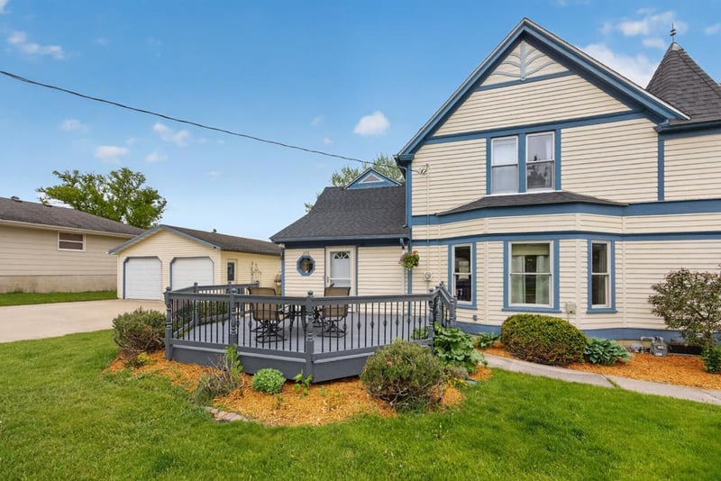 126 1st St E, Stewartville, MN 55976
