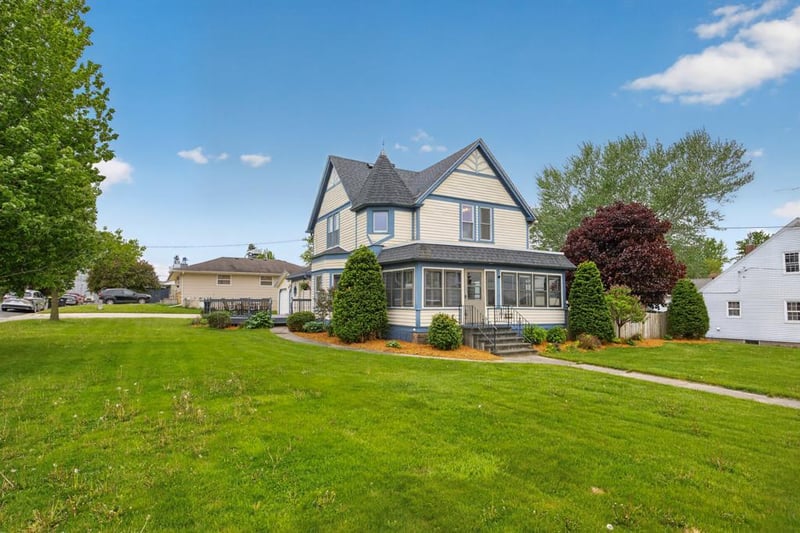 126 1st St E, Stewartville, MN 55976