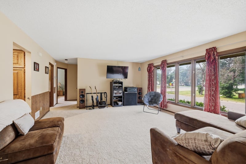 2028 Dotte Dr, White Bear Lake, MN 55110