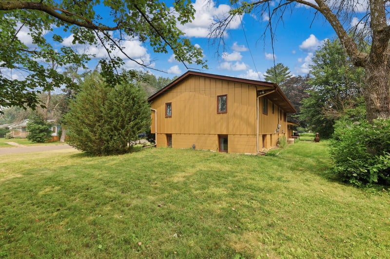 2028 Dotte Dr, White Bear Lake, MN 55110