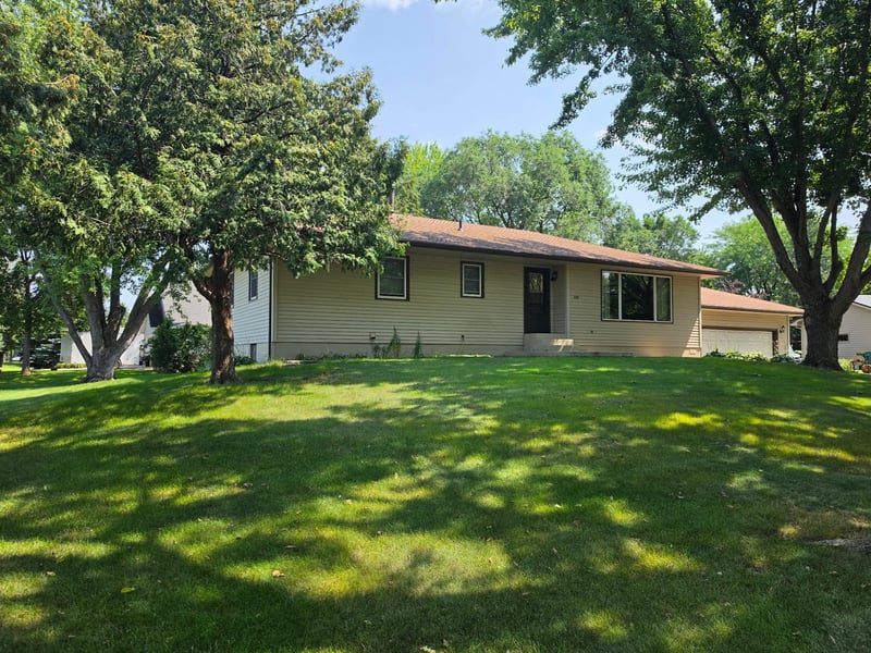 408 Sunrise Dr, Litchfield, MN 55355