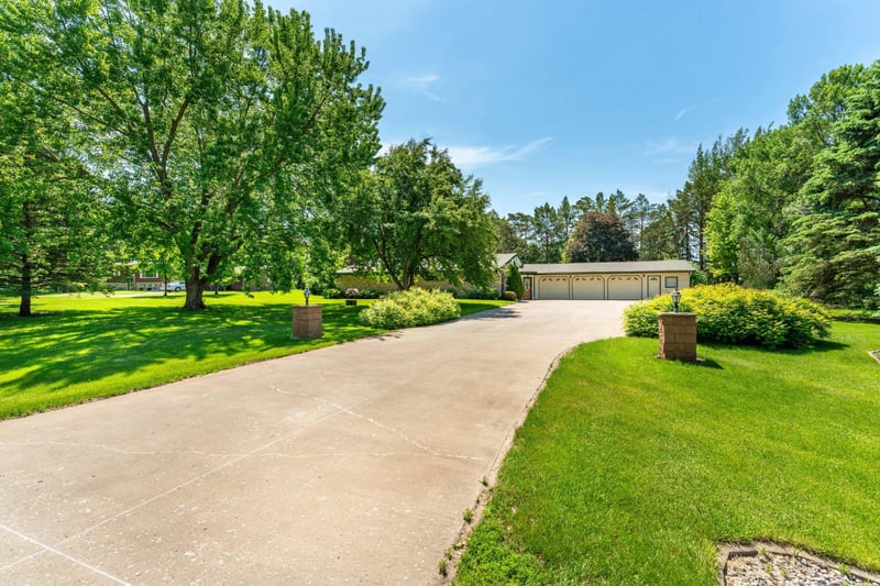 1043 Woodland Loop, Fergus Falls, MN 56537