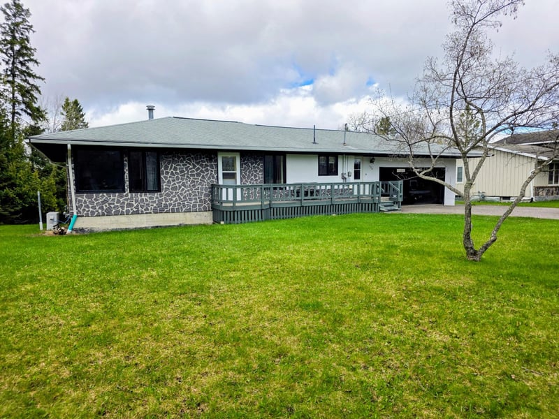 120 Shorewood Dr, International Falls, MN 56649