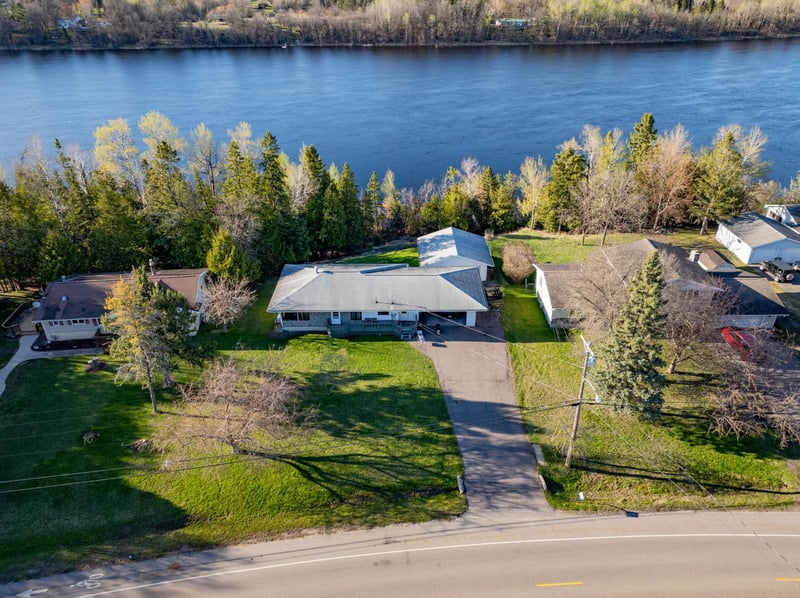 120 Shorewood Dr, International Falls, MN 56649