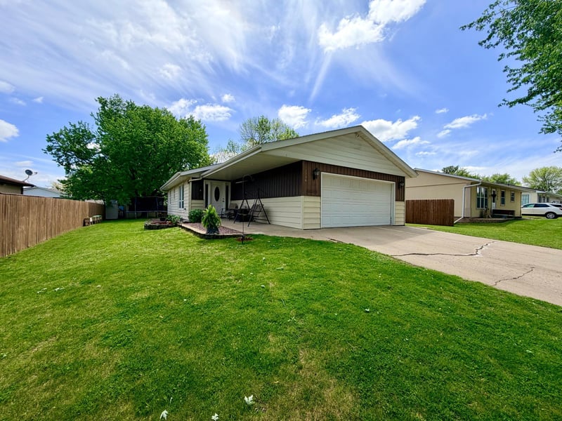 1736 Douglas Ave, Worthington, MN 56187