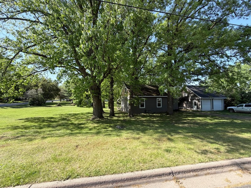 560 3rd Ave NW, Milaca, MN 56353