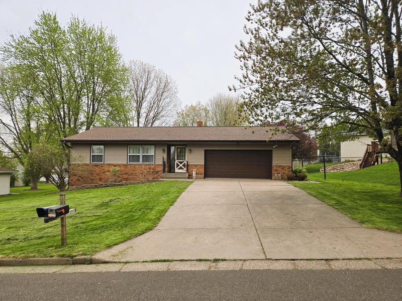 910 Mission Dr, Rice Lake, WI 54868