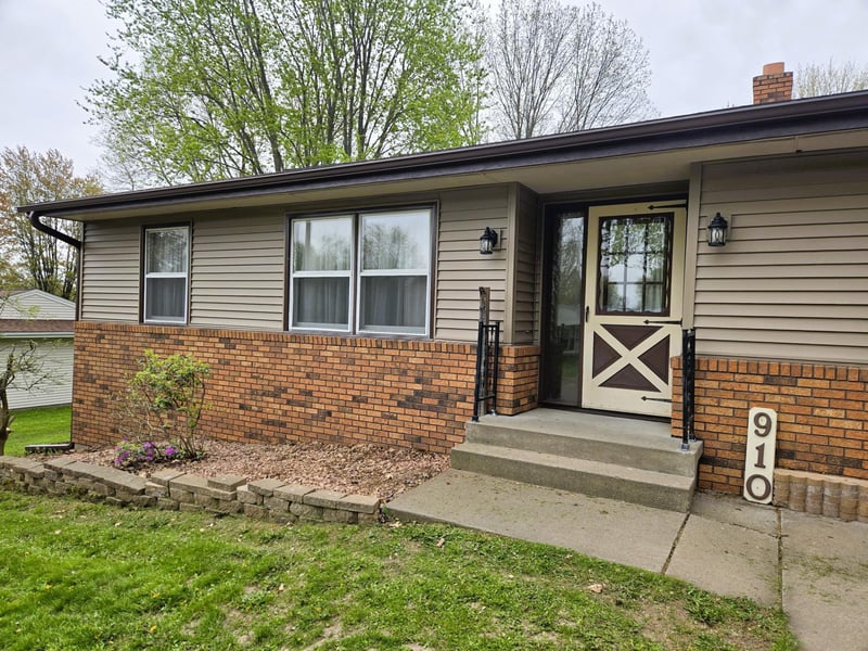 910 Mission Dr, Rice Lake, WI 54868