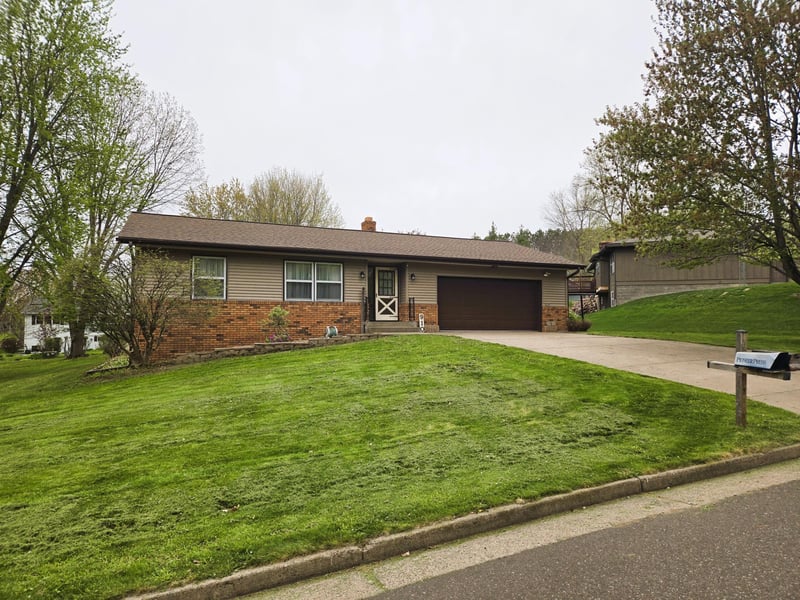 910 Mission Dr, Rice Lake, WI 54868