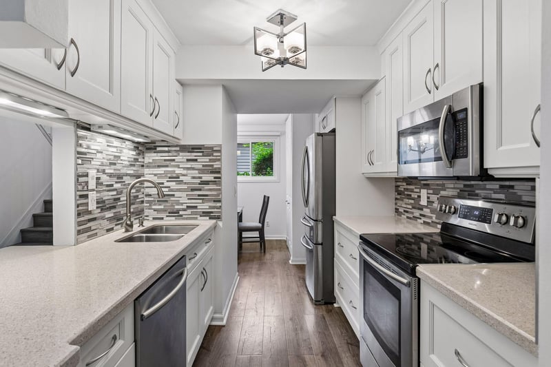 47 River Woods Ln, Burnsville, MN 55337