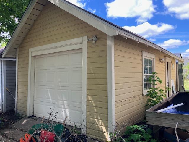 316 Elm Ave E, Waseca, MN 56093