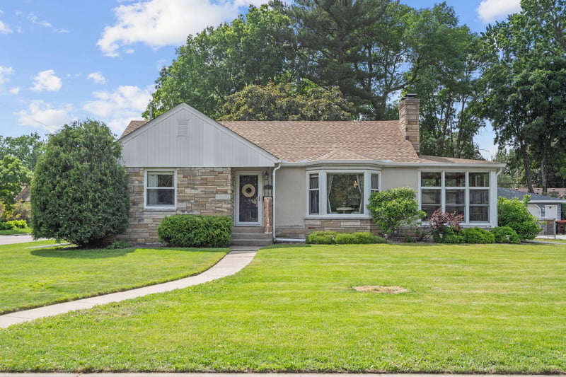 1871 Pascal St, Falcon Heights, MN 55113