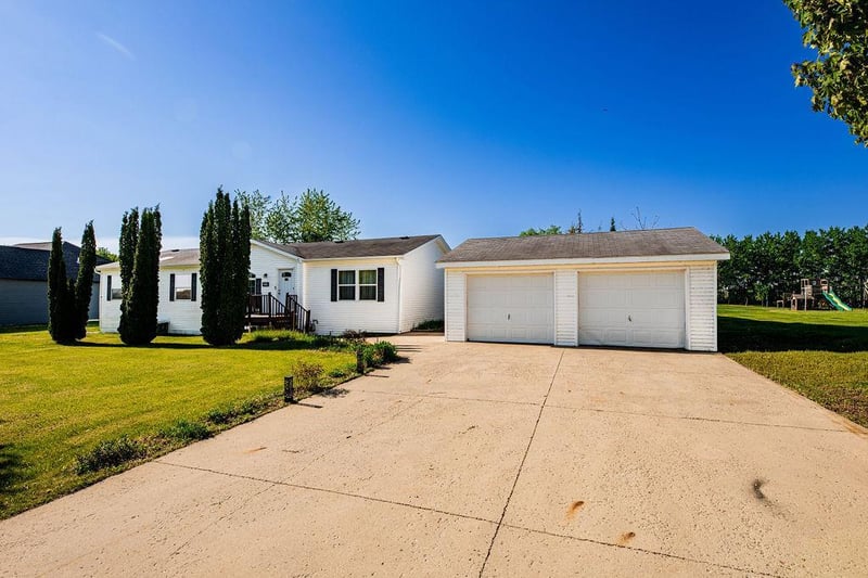416 Ridge Crest Dr, Pelican Rapids, MN 56572