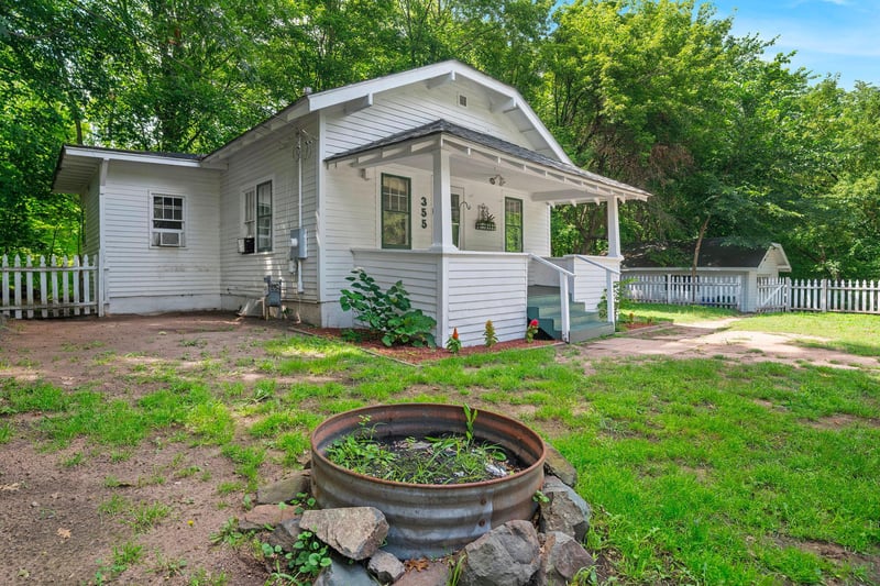 355 West St, Taylors Falls, MN 55084
