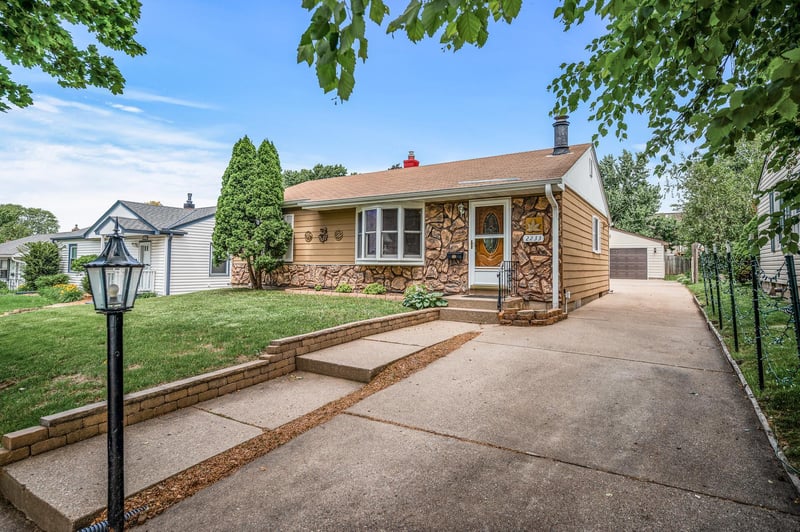 2233 Fremont Ave E, Saint Paul, MN 55119