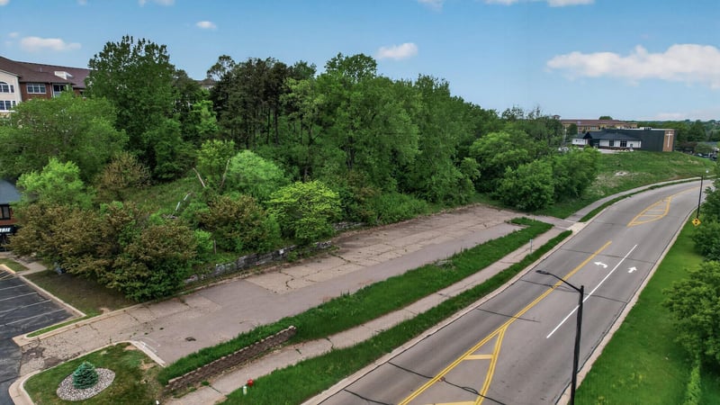 15080 Buck Hill Rd, Burnsville, MN 55306
