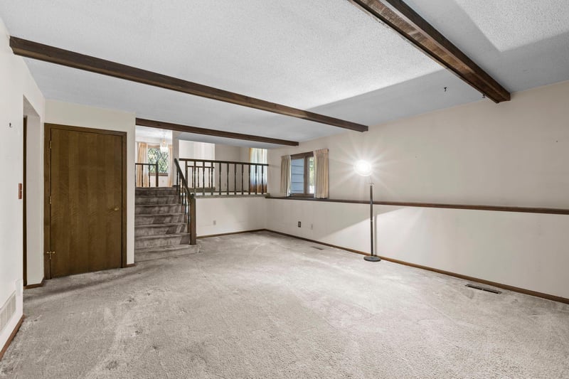 8233 Pleasant View Ct, Mounds View, MN 55112