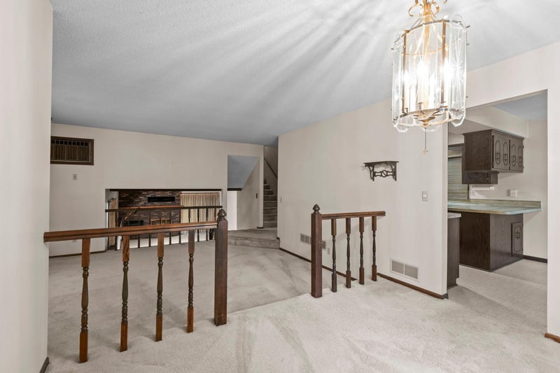 8233 Pleasant View Ct, Mounds View, MN 55112