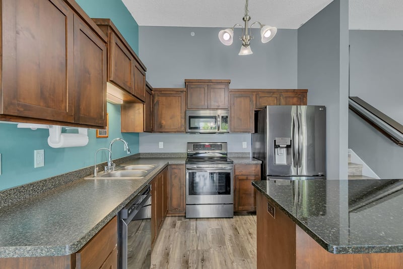 8587 Gateway Cir, Monticello, MN 55362
