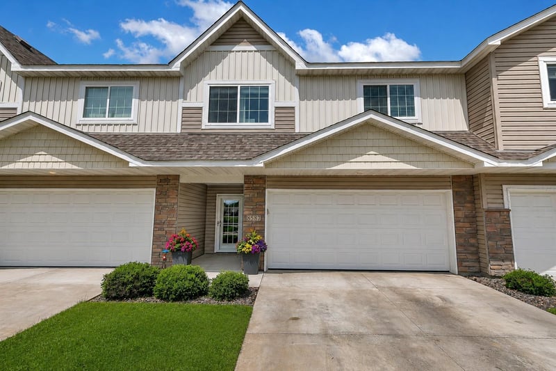 8587 Gateway Cir, Monticello, MN 55362