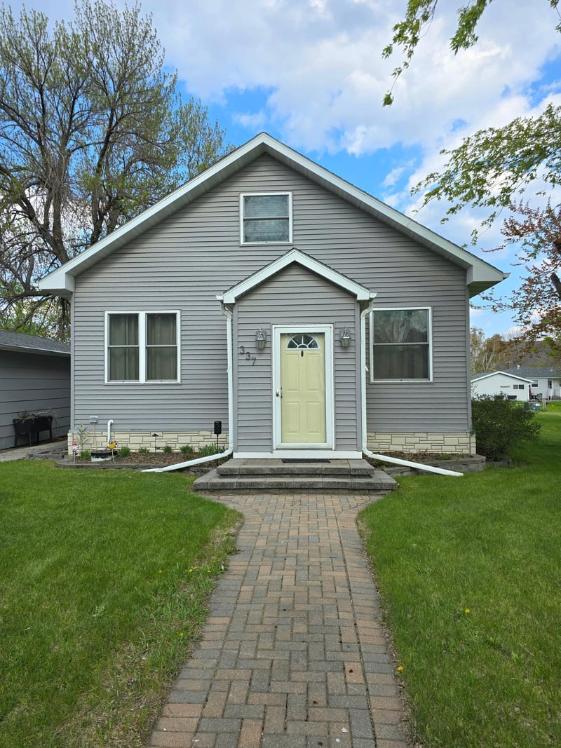 337 2nd Ave E, Halstad, MN 56548