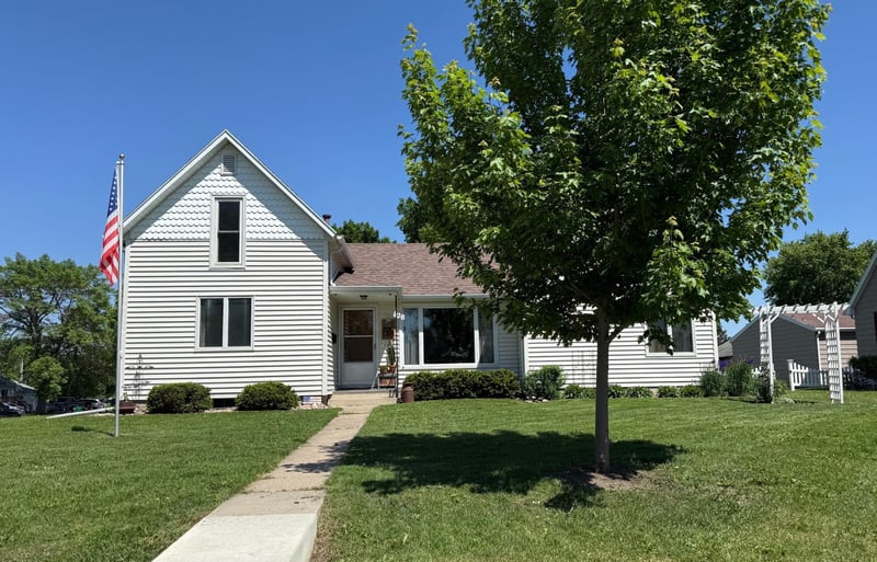 428 N Gorman St, Blue Earth, MN 56013