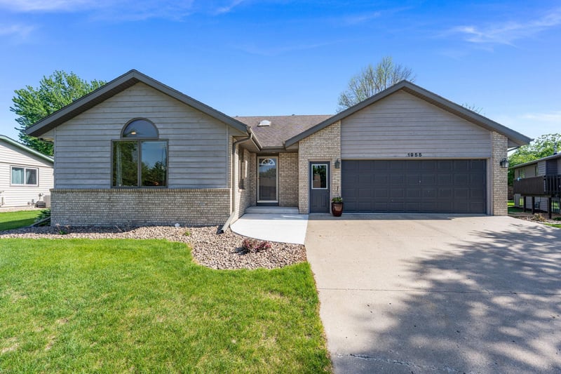 1955 Dorathea Blvd, Worthington, MN 56187