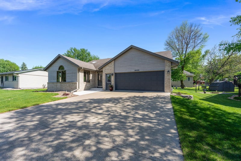1955 Dorathea Blvd, Worthington, MN 56187