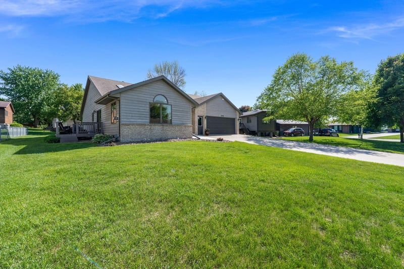 1955 Dorathea Blvd, Worthington, MN 56187