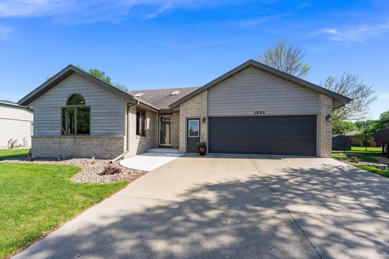 1955 Dorathea Blvd, Worthington, MN 56187