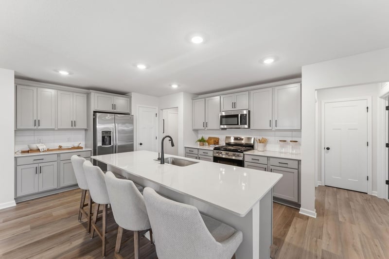 1059 Adamstown Dr, Rosemount, MN 55068