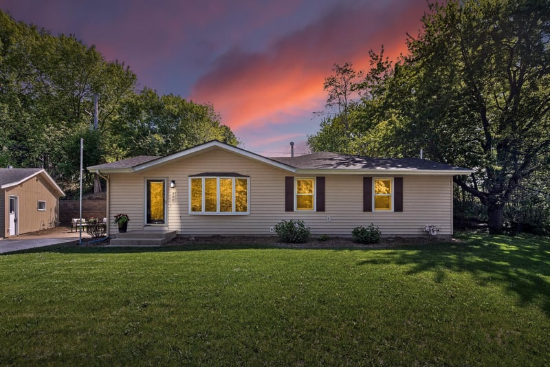 305 Trilane Cir, Norwood Young America, MN 55397