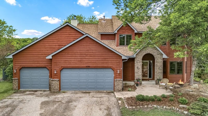 1130 Dove Ct, Chanhassen, MN 55317
