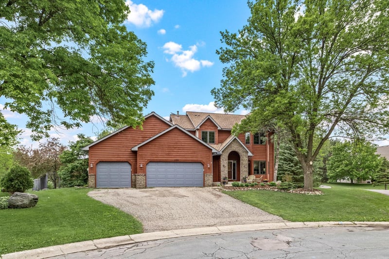 1130 Dove Ct, Chanhassen, MN 55317