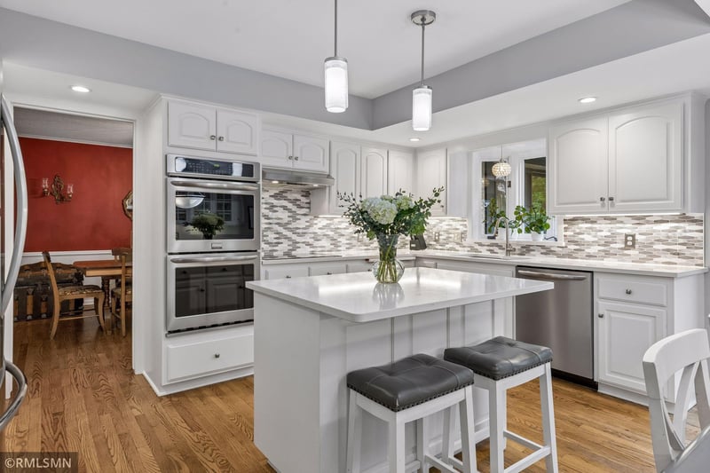 905 Windemere Curve, Plymouth, MN 55441