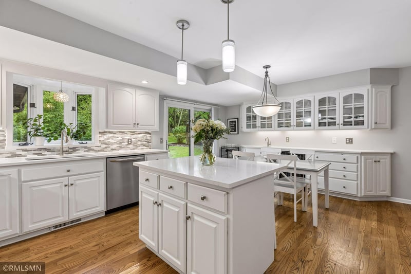 905 Windemere Curve, Plymouth, MN 55441