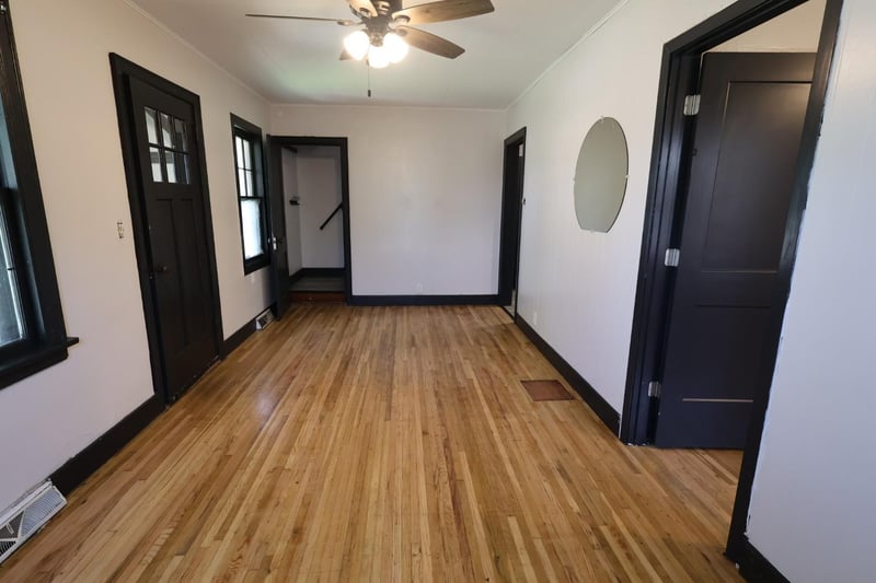 10 E 4th St, Morris, MN 56267