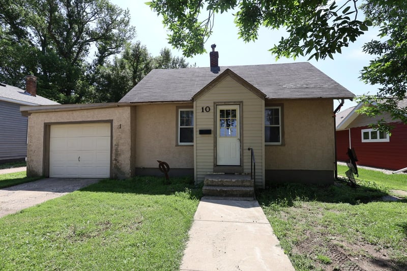 10 E 4th St, Morris, MN 56267