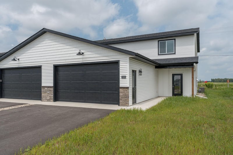 3205 Scotch Ln, Mankato, MN 56001