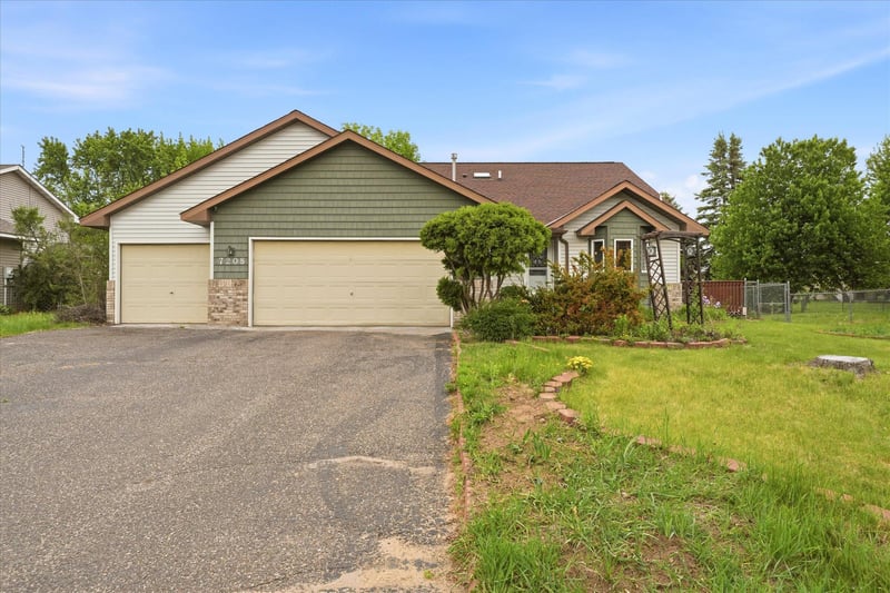 7208 90th Trl N, Brooklyn Park, MN 55445