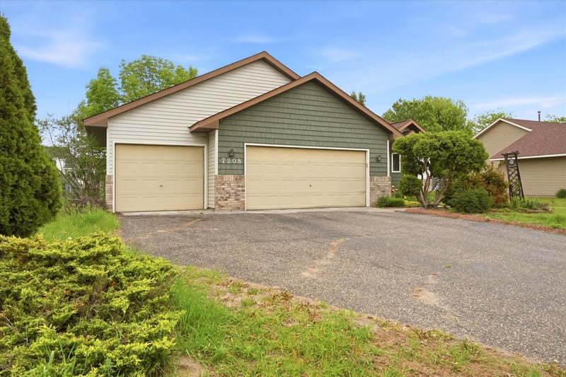 7208 90th Trl N, Brooklyn Park, MN 55445