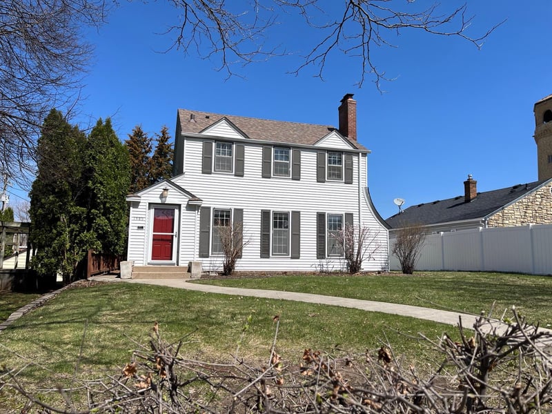 1589 Hillcrest Ave, Saint Paul, MN 55116