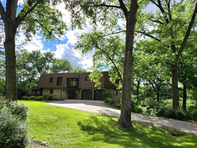 8 Chickadee Ln, North Oaks, MN 55127