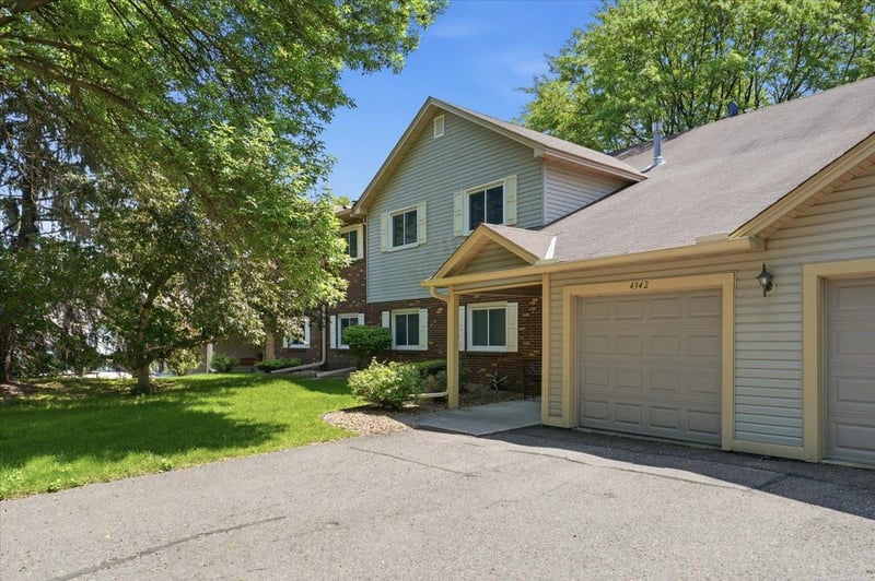 4342 Buckingham Ct #1605, Vadnais Heights, MN 55127