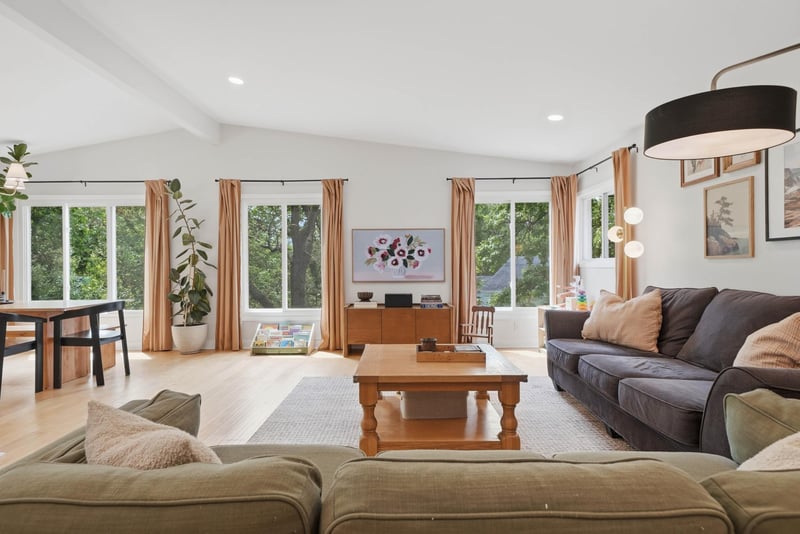 9137 Forest Hills Cir, Bloomington, MN 55437