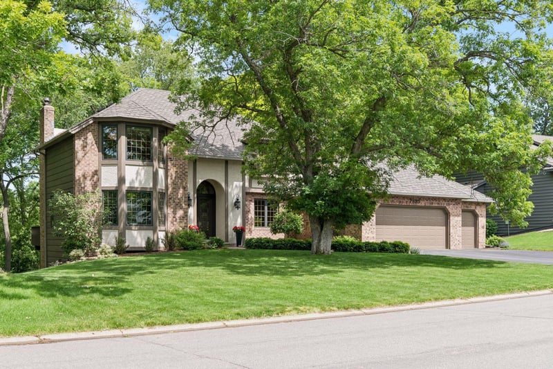 7885 133rd St W, Apple Valley, MN 55124